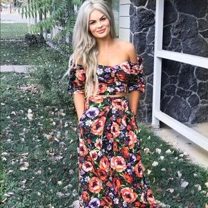 2 piece stand out floral dress with pockets!